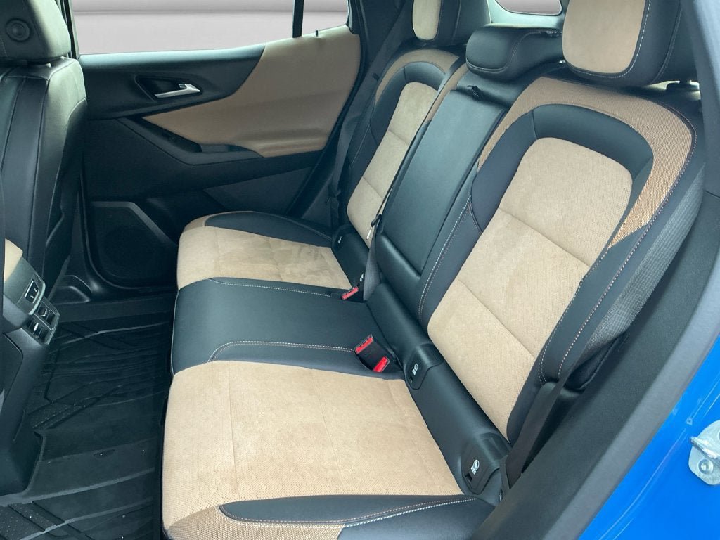 Used 2025 Chevrolet Equinox ACTIV w/ Safety and Technology Package AWD/4WD image 14