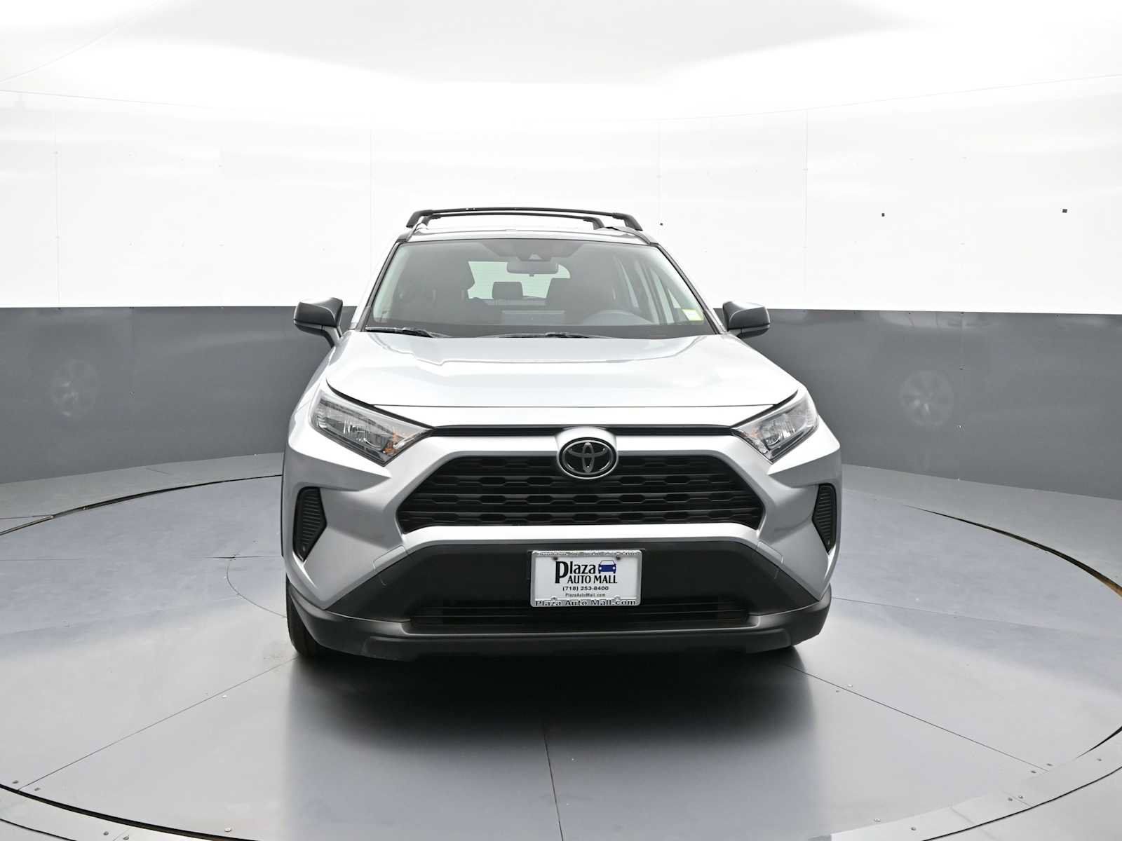 Used 2021 Toyota RAV4 LE AWD/4WD image 2