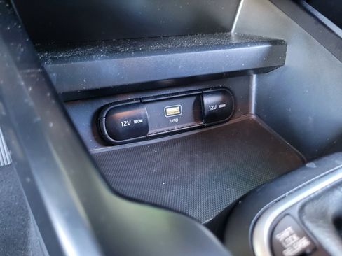 Used 2025 Kia Soul LX w/ LX Technology Package FWD image 20