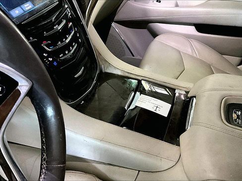 Used 2017 Cadillac Escalade Luxury RWD image 12