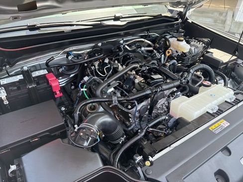 Certified 2025 Toyota Tacoma SR5 AWD/4WD image 33