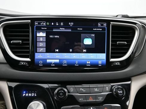 Certified 2023 Chrysler Pacifica Touring-L FWD image 17