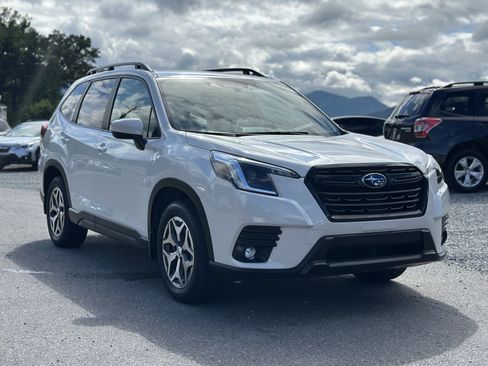 Used 2024 Subaru Forester Premium AWD/4WD image 1