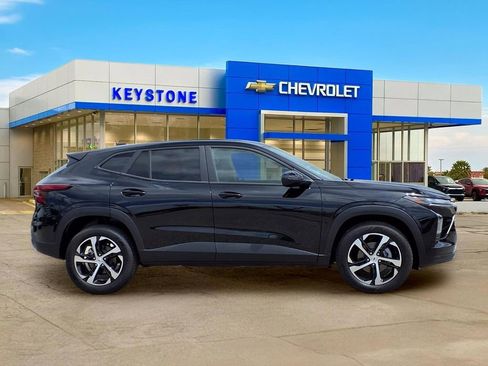 New 2026 Chevrolet Trax RS w/ Sunroof Package image 8