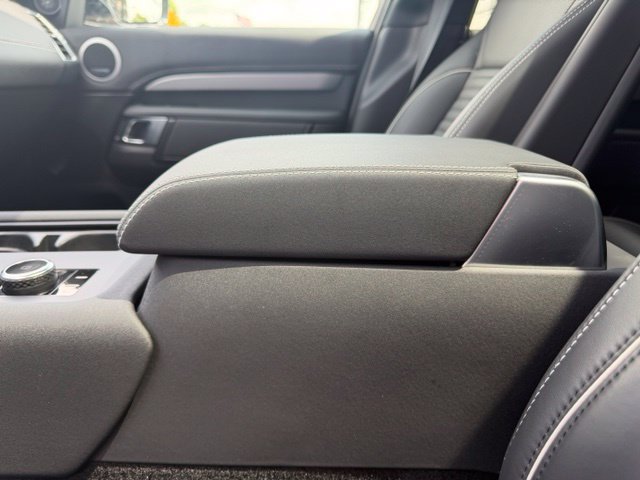 Used 2024 Land Rover Discovery Dynamic SE AWD/4WD image 21