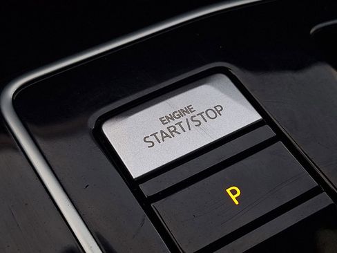 Used 2024 Volkswagen Golf R image 25