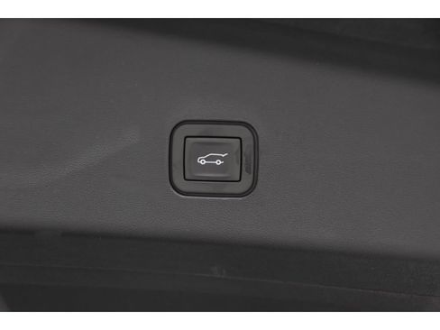 Certified 2026 Cadillac Vistiq Platinum image 28