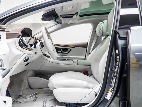 Used 2025 Mercedes-Benz EQE 500 4MATIC Sedan image 37