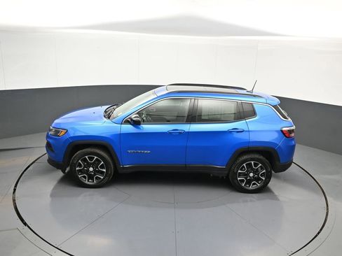 Used 2022 Jeep Compass Latitude w/ Sun and Sound Group AWD/4WD image 40