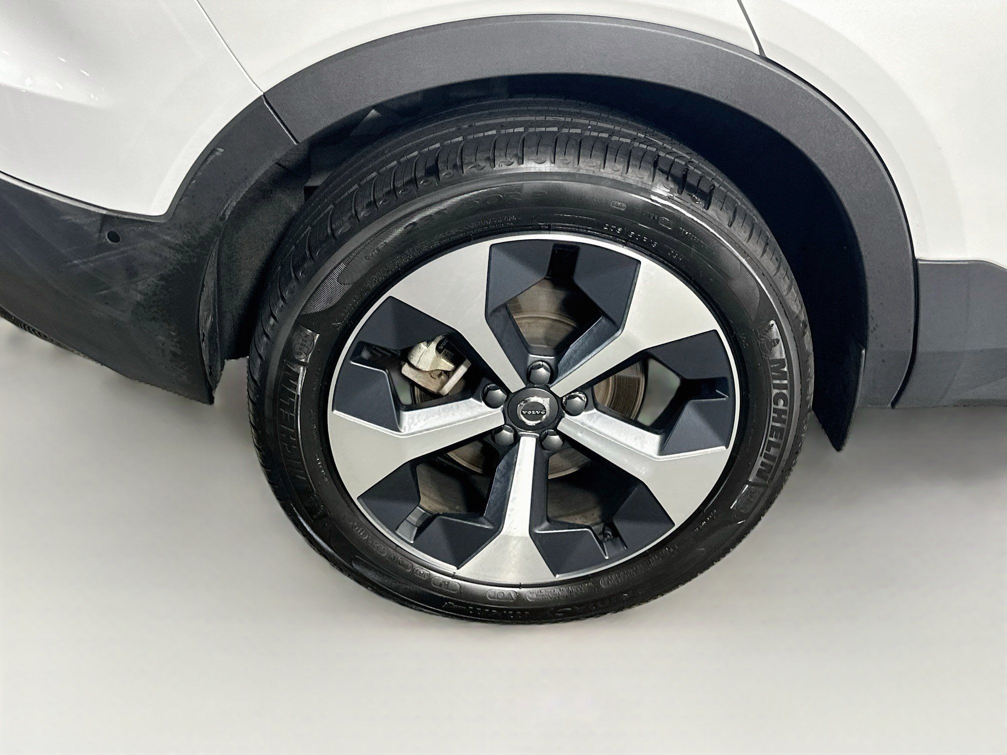 Used 2026 Volvo XC40 B5 Plus AWD/4WD image 11