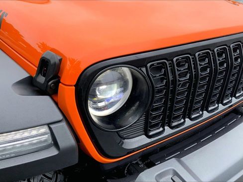 Certified 2025 Jeep Wrangler Sport AWD/4WD image 22