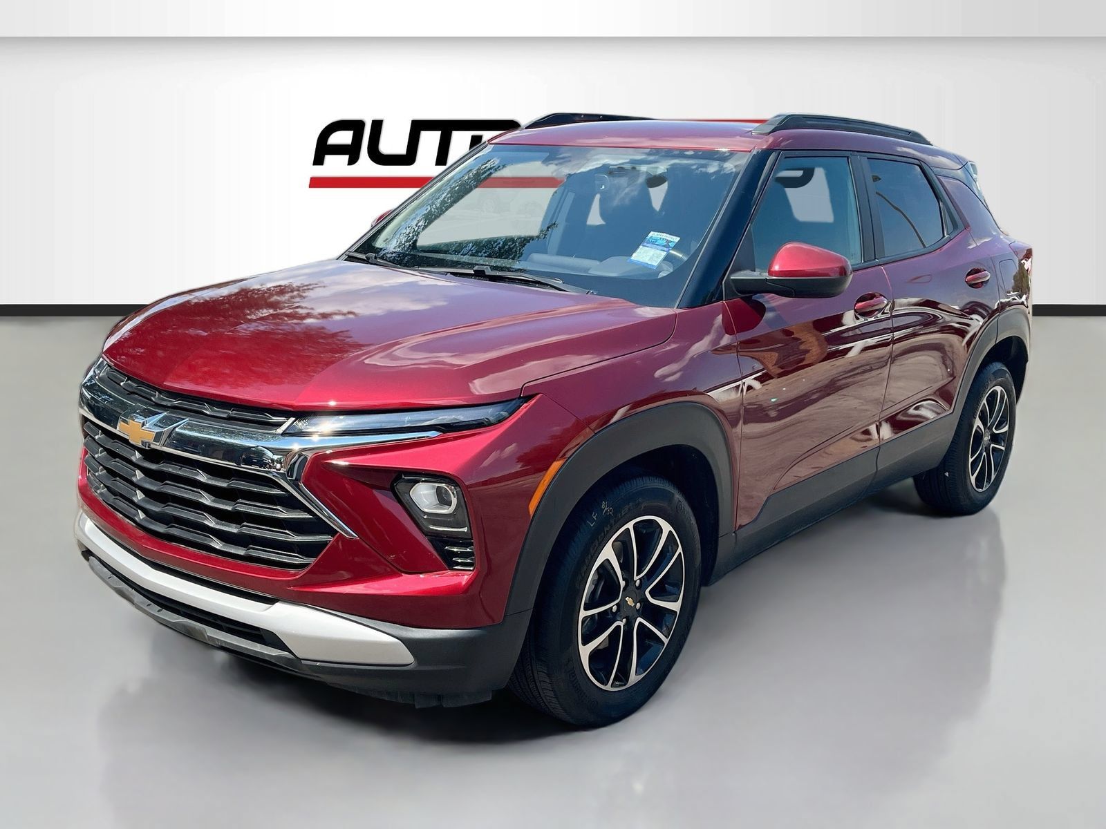 Used 2024 Chevrolet TrailBlazer LT w/ Convenience Package FWD image 3