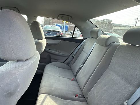 Used 2013 Toyota Corolla L image 18