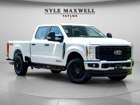 Used 2024 Ford F250 XL w/ FX4 Off-Road Package AWD/4WD image 2