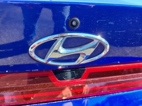 Used 2023 Hyundai Elantra Limited image 12