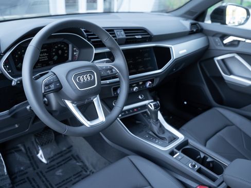 New 2025 Audi Q3 2.0T Premium image 10