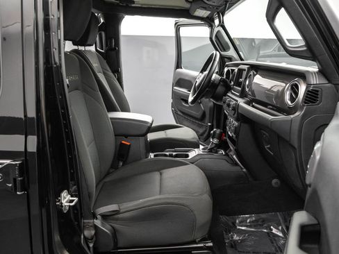 Used 2020 Jeep Wrangler Unlimited Sahara image 31