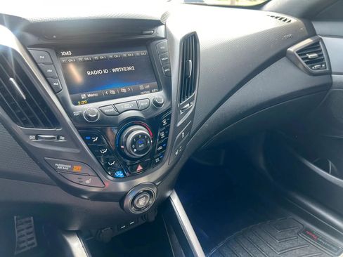Used 2016 Hyundai Veloster Turbo FWD image 26