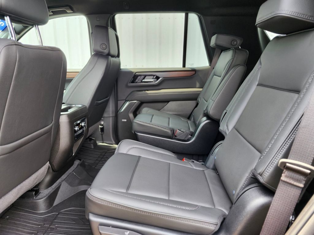 Used 2026 GMC Yukon Denali w/ LPO, Floor Liner Package AWD/4WD image 14