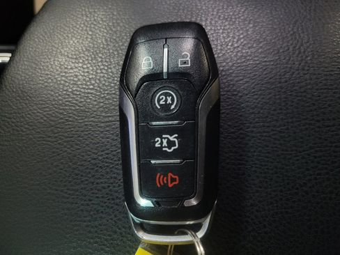 Used 2017 Ford Explorer XLT w/ Equipment Group 201A FWD image 32