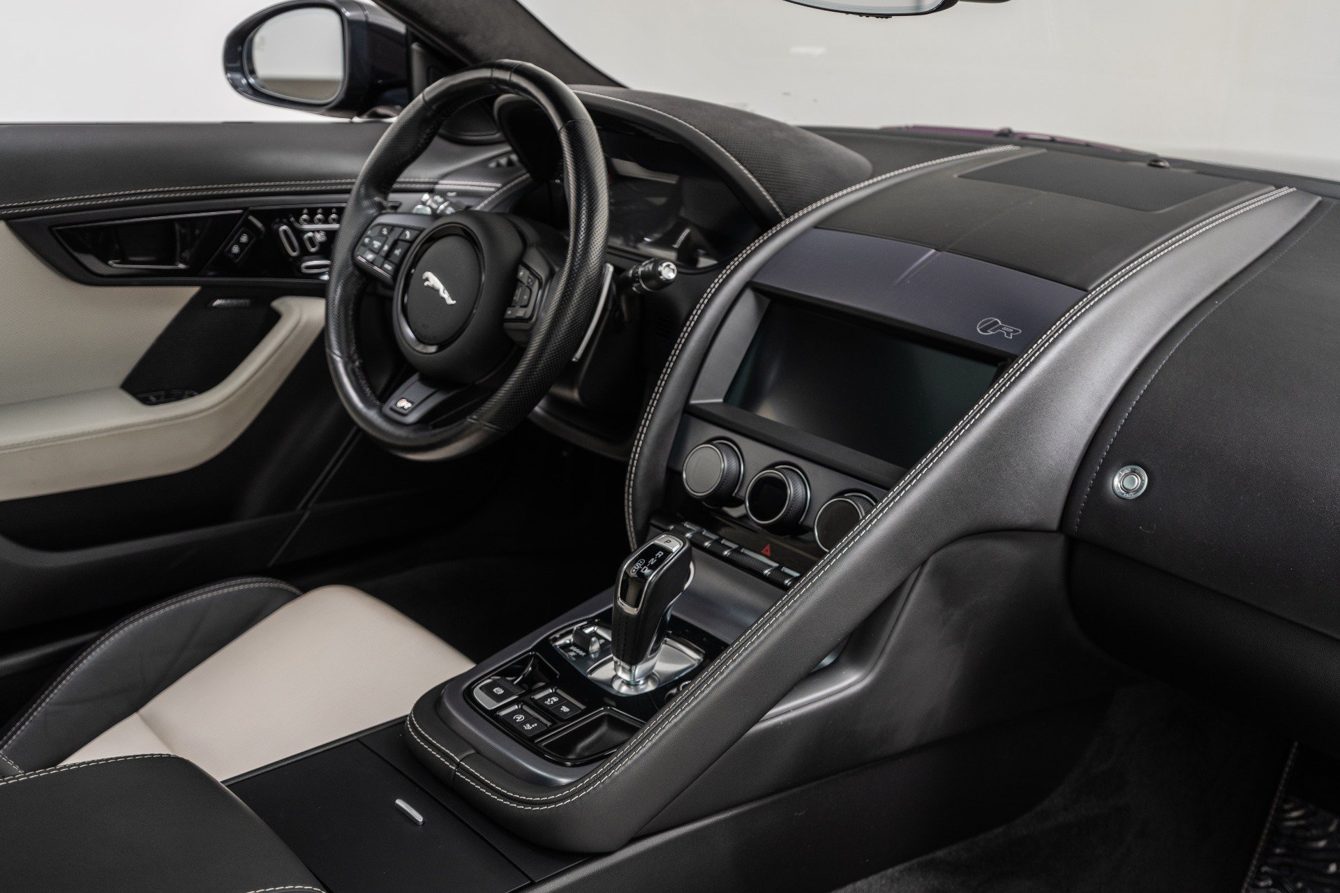 Used 2023 Jaguar F-TYPE R AWD/4WD image 26
