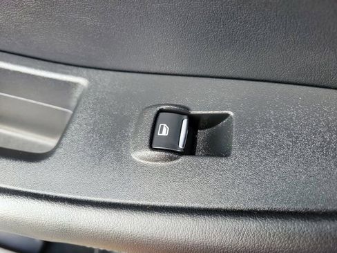 Used 2024 Ford Edge SEL image 17