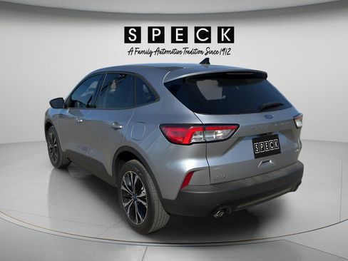 Used 2021 Ford Escape SE w/ SE Sport Appearance Package AWD/4WD image 3