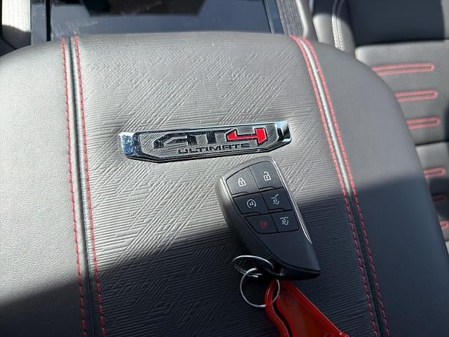 Used 2025 GMC Yukon AT4 Ultimate w/ LPO, Illumination Package AWD/4WD image 36