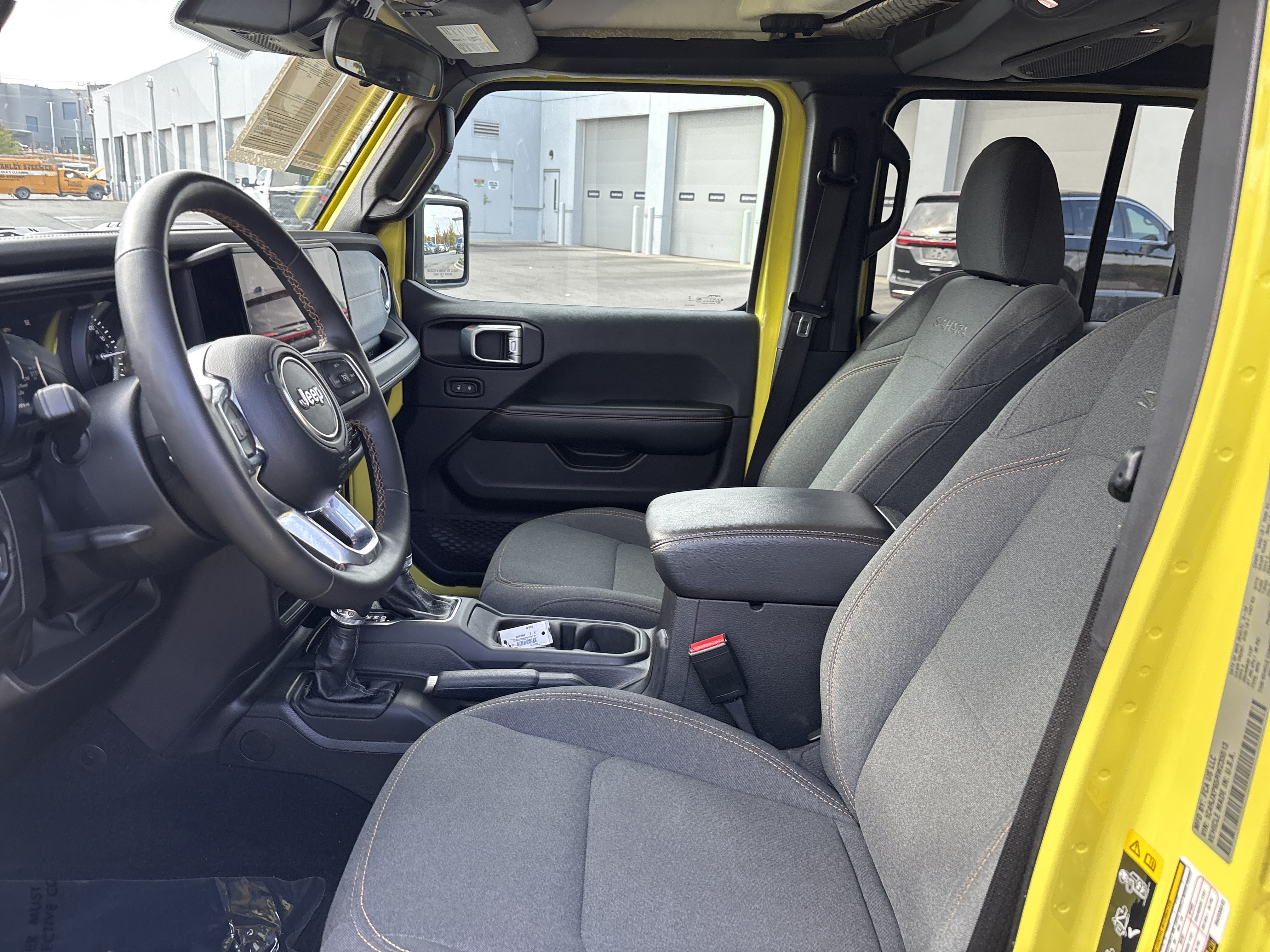 Used 2024 Jeep Wrangler Unlimited Sahara AWD/4WD image 18
