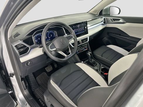 Certified 2025 Volkswagen Taos SEL image 8