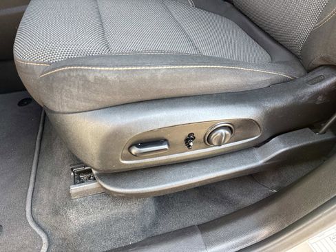 Used 2021 Chevrolet Traverse LT image 22