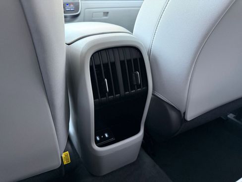 Used 2025 Hyundai Kona SEL image 24