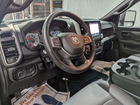 Used 2024 RAM 2500 Tradesman w/ Chrome Appearance Group AWD/4WD image 6