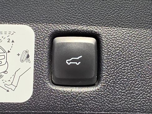 Used 2020 Ford Escape Titanium image 15