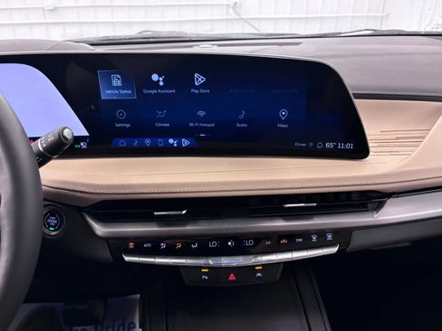 Used 2024 Cadillac XT4 Premium Luxury w/ Technology Package FWD image 22