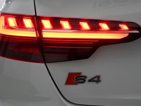 Used 2021 Audi S4 Premium w/ Convenience Package image 35