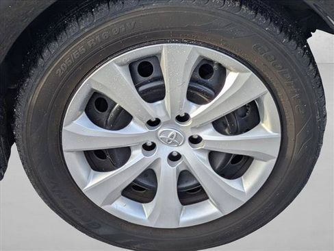 Used 2021 Toyota Corolla LE FWD image 15