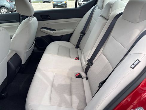 Used 2025 Nissan Altima 2.5 SV FWD image 24