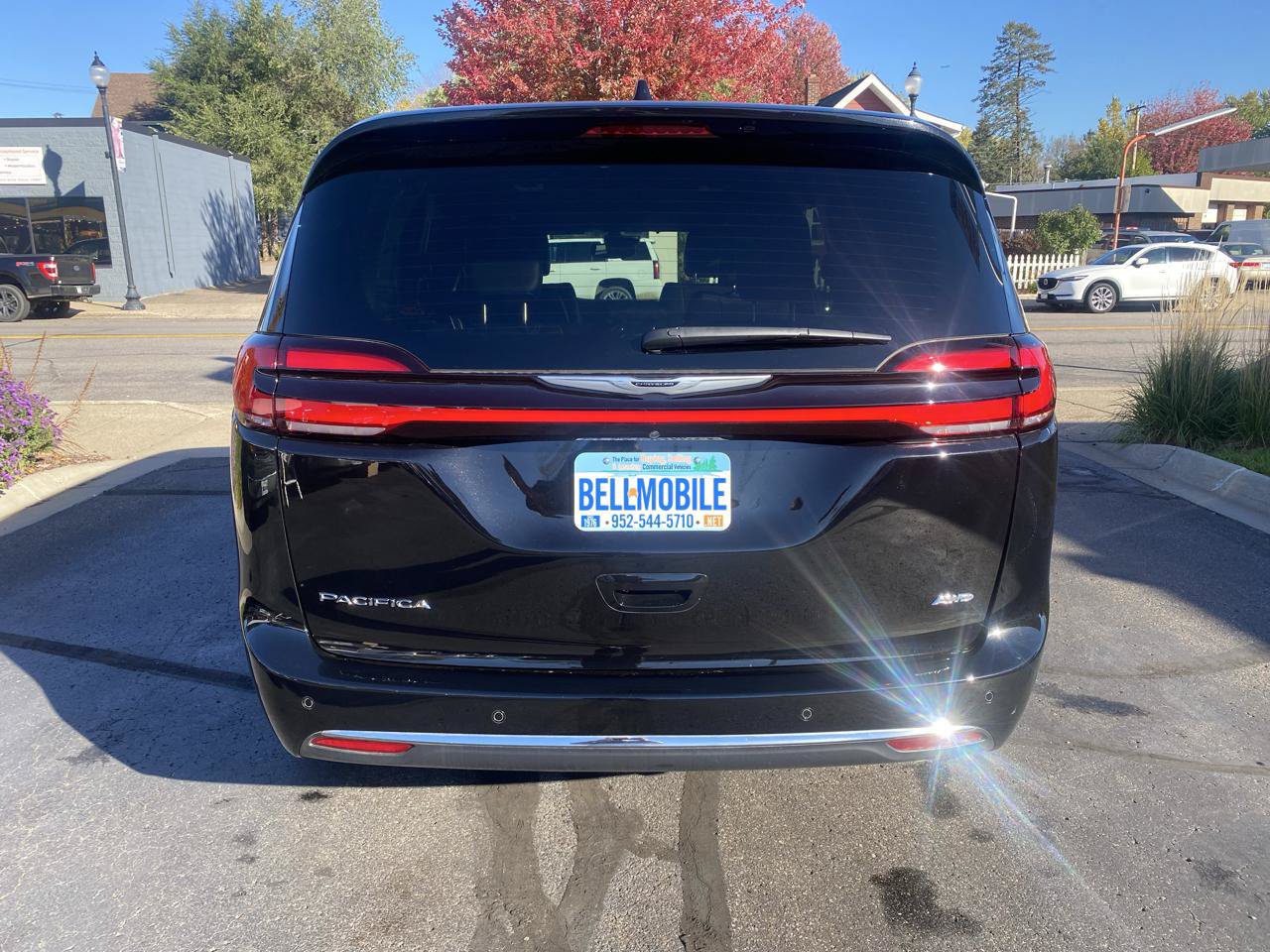 Used 2025 Chrysler Pacifica Select AWD/4WD image 4