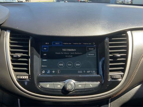 Used 2019 Chevrolet Trax LT FWD image 13