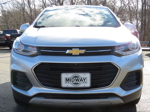 Used 2017 Chevrolet Trax LT w/ LT Convenience Package image 2