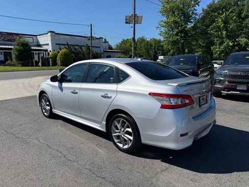 Used 2014 Nissan Sentra SR w/ SR Driver Package FWD image 5
