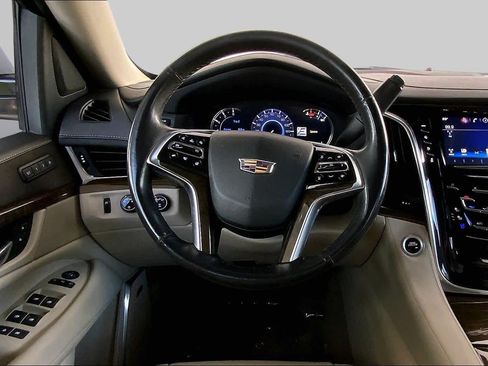 Used 2018 Cadillac Escalade Luxury AWD/4WD image 6