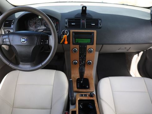 Used 2008 Volvo C70 T5 image 2