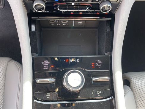 Certified 2022 Jeep Grand Cherokee Overland w/ Luxury Tech Group IV image 19