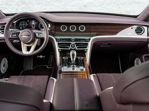 Used 2025 Bentley Flying Spur Plug-In Hybrid image 4