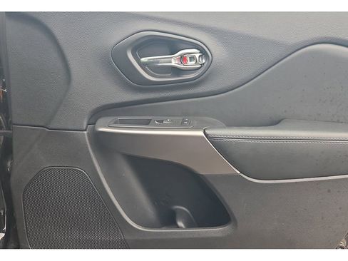 Used 2020 Jeep Cherokee Latitude image 21