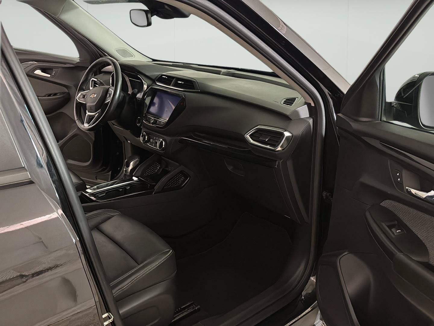 Certified 2021 Chevrolet TrailBlazer LT w/ Premium Seating Package FWD image 18