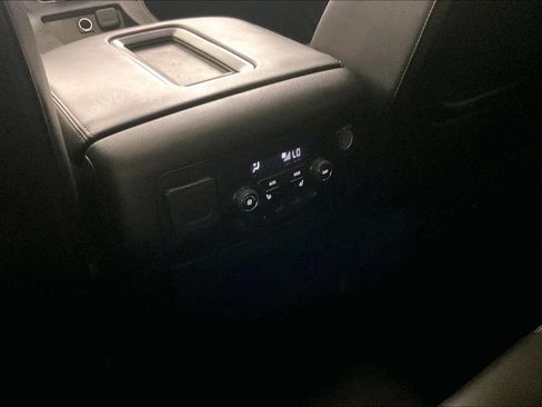 Used 2019 GMC Yukon XL SLT w/ Open Road Package AWD/4WD image 30