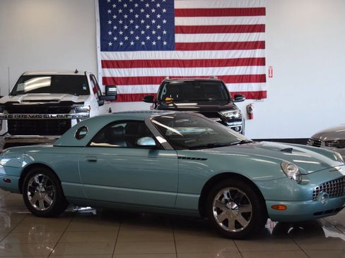 Used 2002 Ford Thunderbird Deluxe image 2